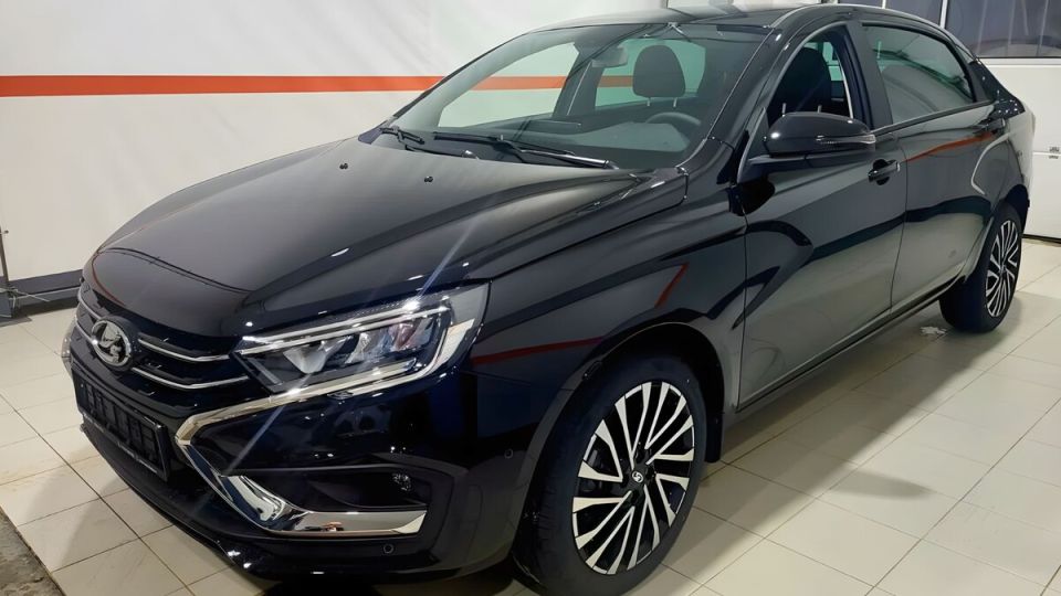 Lada Aura 2025:    ?