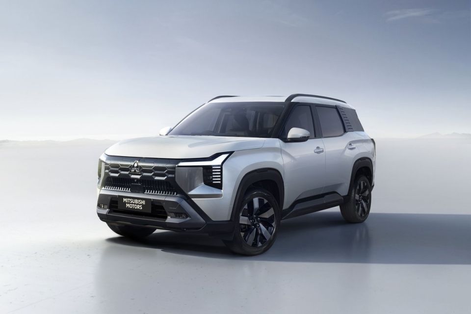 Mitsubishi    Destinator