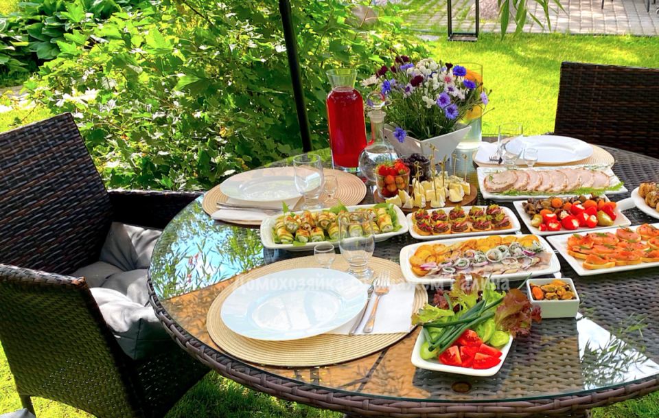 Ностальгия и вкусные мгновения: как встреча с сестрой подарила уютный вечер на природе