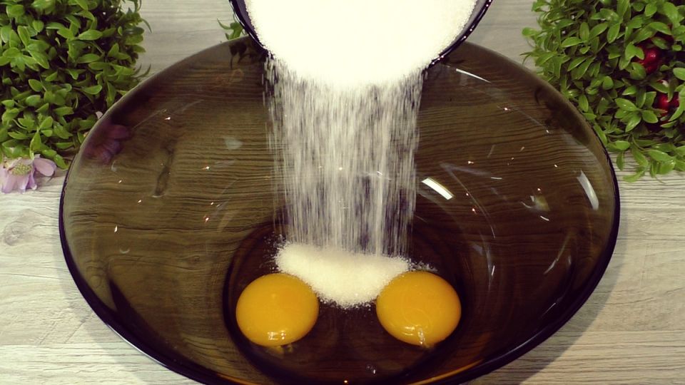 Сметанный пирог за считанные минуты: простота и вкус в каждом кусочке