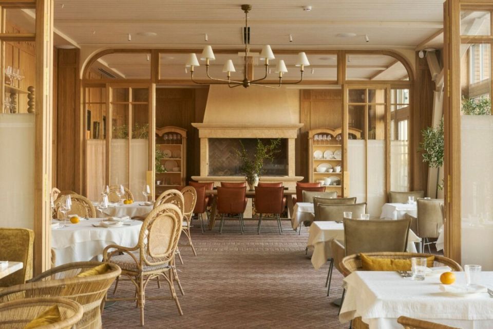 Новый ветер в гастрономии: ресторан 'Лодочная станция' открывает двери на Петровской косе