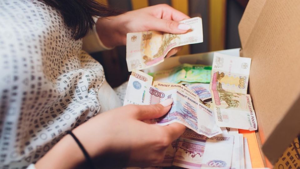 Как микрофинансовые организации помогают должникам находить выход из долговой ямы