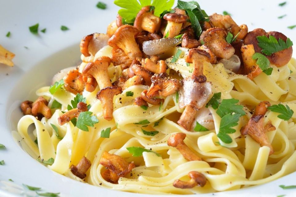 Паста с лисичками в сливочном соусе: подача, которая удивит