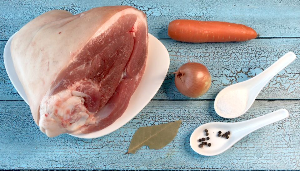 Как приготовить прессованное мясо на бутерброды