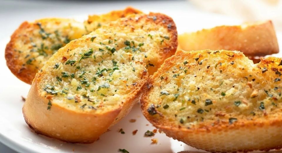 Как понять кухонную рутину через простые хлебные гренки и курник на песочном тесте