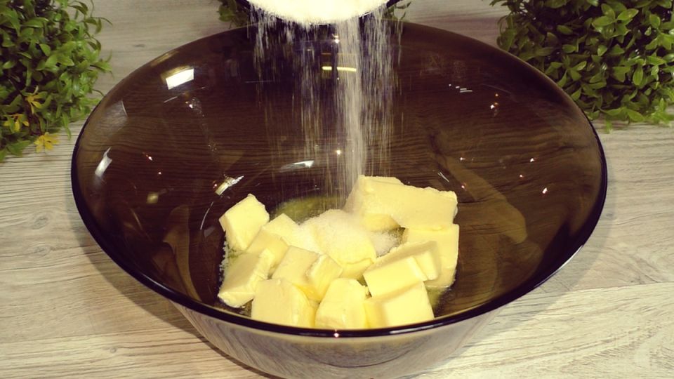 Кекс творожный: простой рецепт и мягкое тесто за считанные минуты