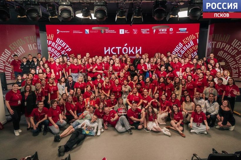 Президент России Владимир Путин на заседании наблюдательного совета АНО "Россия - страна возможностей" отметил эффективность молодежного центра "Истоки" в Псковской области