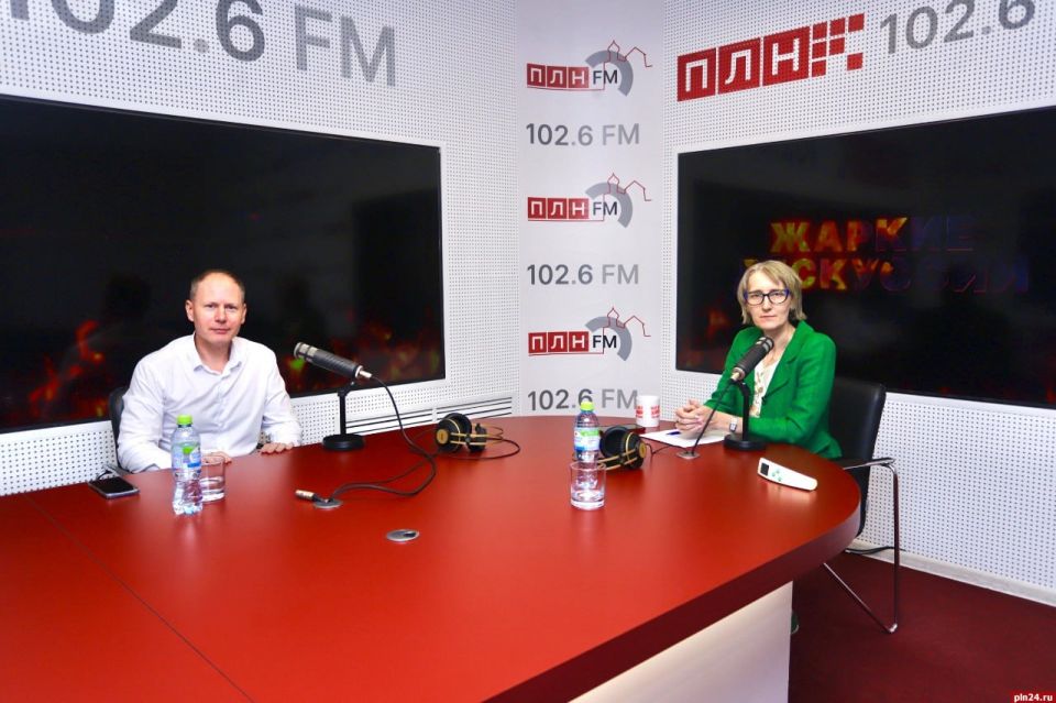 #FM.           :