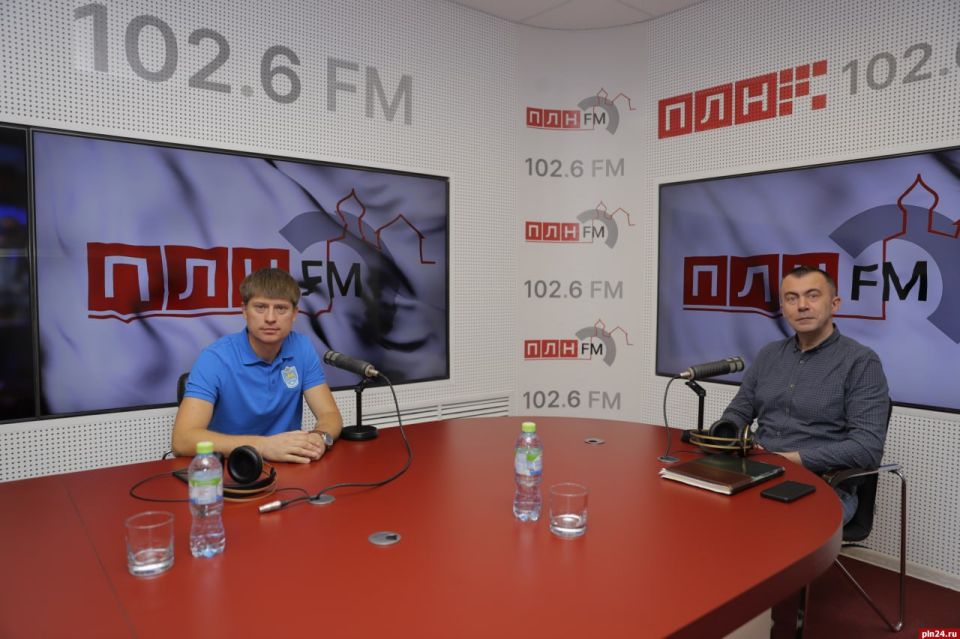 #FM.      :