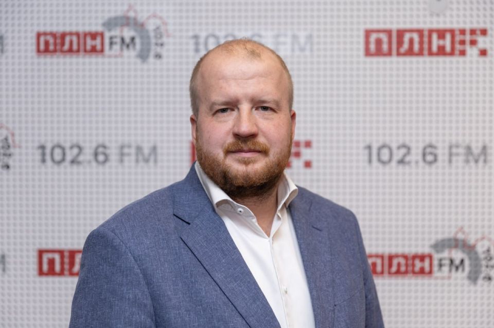 #FM.     :