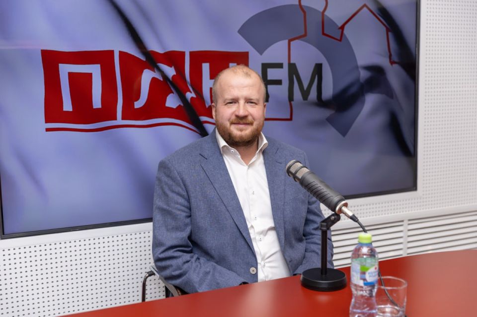 #FM.             :
