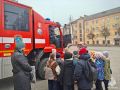 #ВгостяхУпожарных. Вчера в Великих Луках огнеборцы пожарно-спасательной части № 6 распахнули двери депо для учащихся МОУ "Першинская средняя школа"