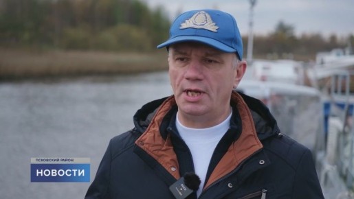 Первое грузовое судно, которое свяжет острова и большую землю: в Псковском районе спустили на воду катер «Чайка»