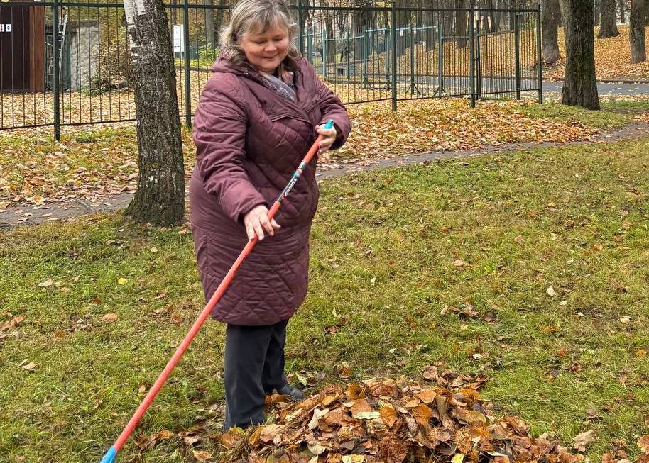 Избирательная комиссия Псковской области приняла участие в субботнике Избирательная комиссия Псковской области приняла участие в субботнике