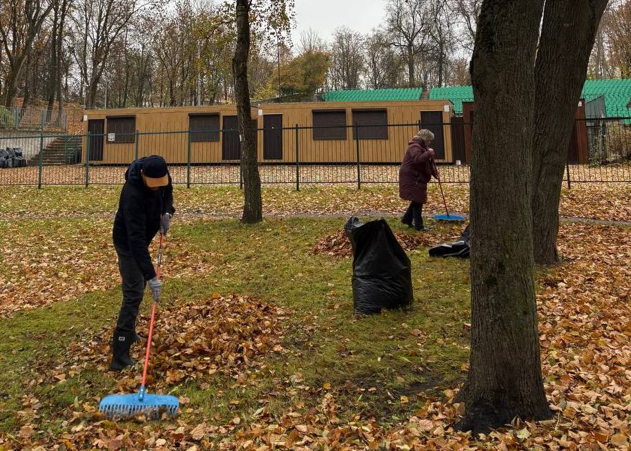 Избирательная комиссия Псковской области приняла участие в субботнике Избирательная комиссия Псковской области приняла участие в субботнике