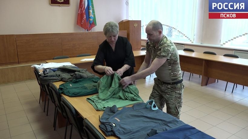 Адаптивную одежду передал сегодня фонд "Защитники Отечества" ветерану боевых действий из Великолукского района