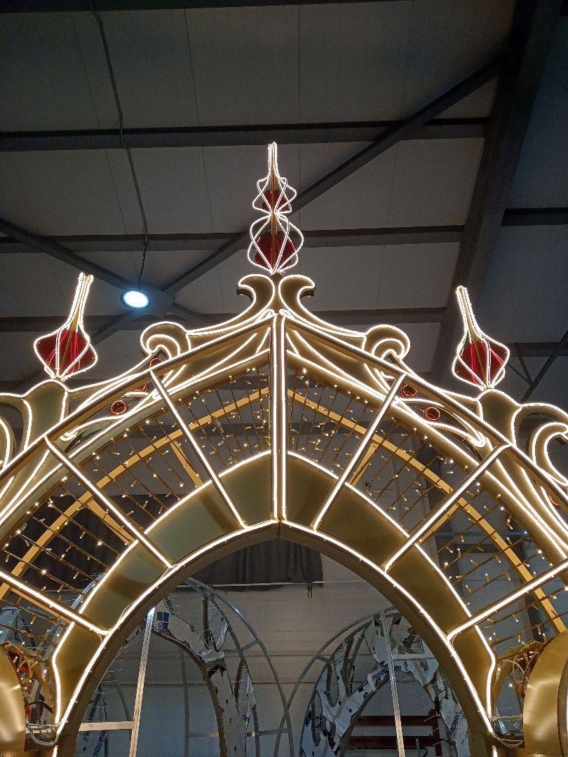 Подготовку к новогодним праздникам начали в Великих Луках