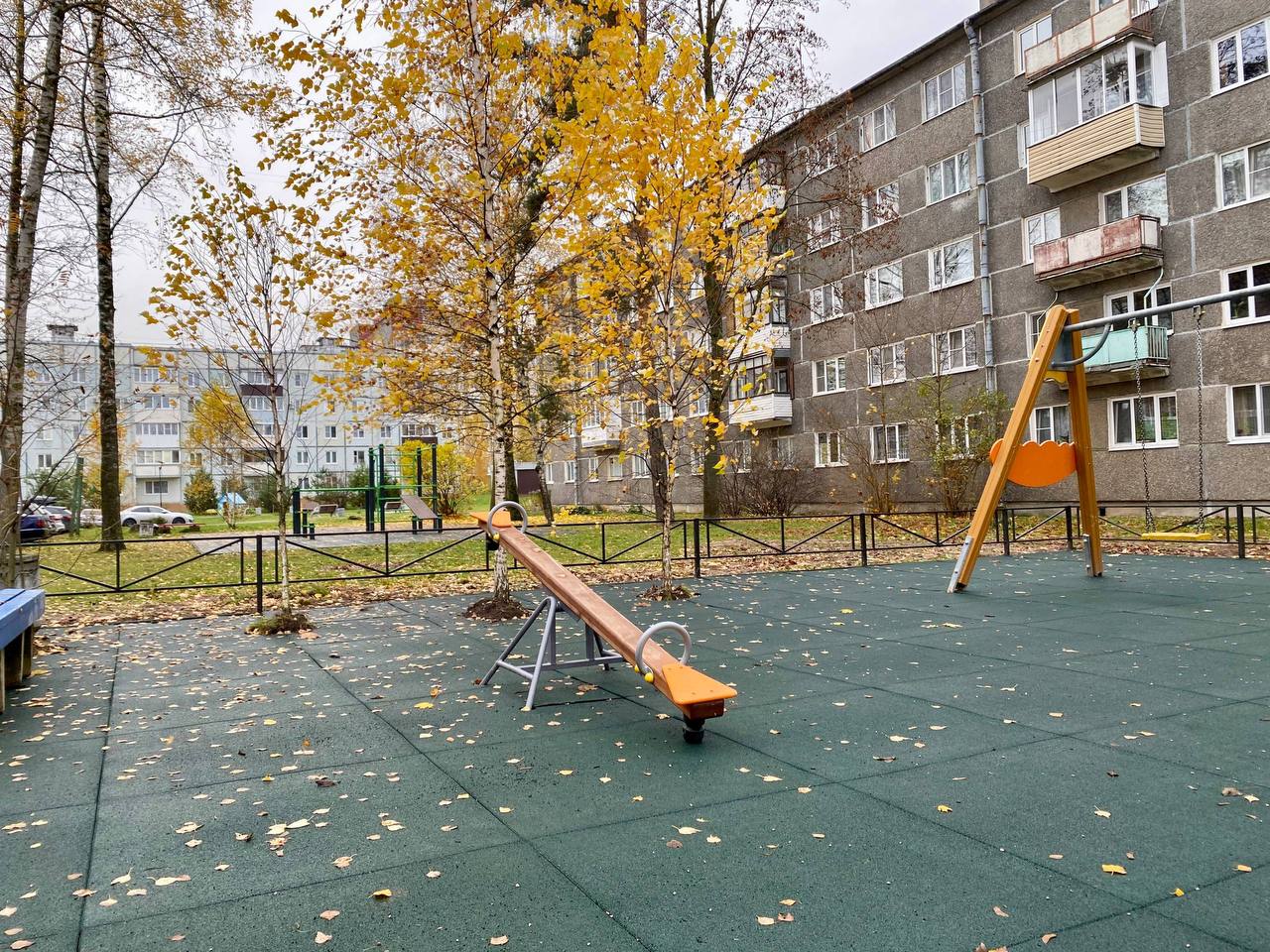 Елкин Борис: Новое покрытие на детской площадке и современная система видеонаблюдения – что между ними общего? Оба проекта были инициированы жителями дома №39 на улице Ижорского Батальона и дома №5 на Труда, одобрены и...