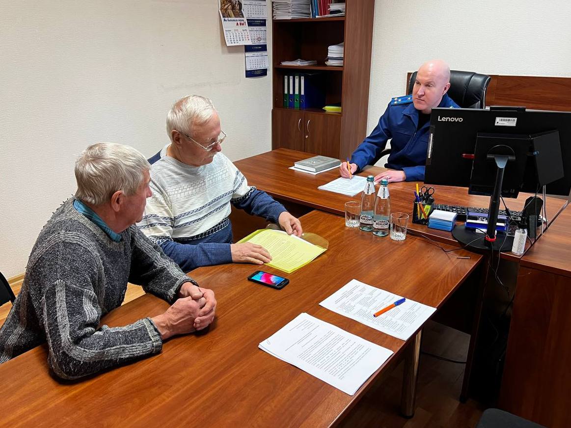 Заместитель прокурора области Алексей Попов провел личный прием граждан в Гдовском муниципальном округе