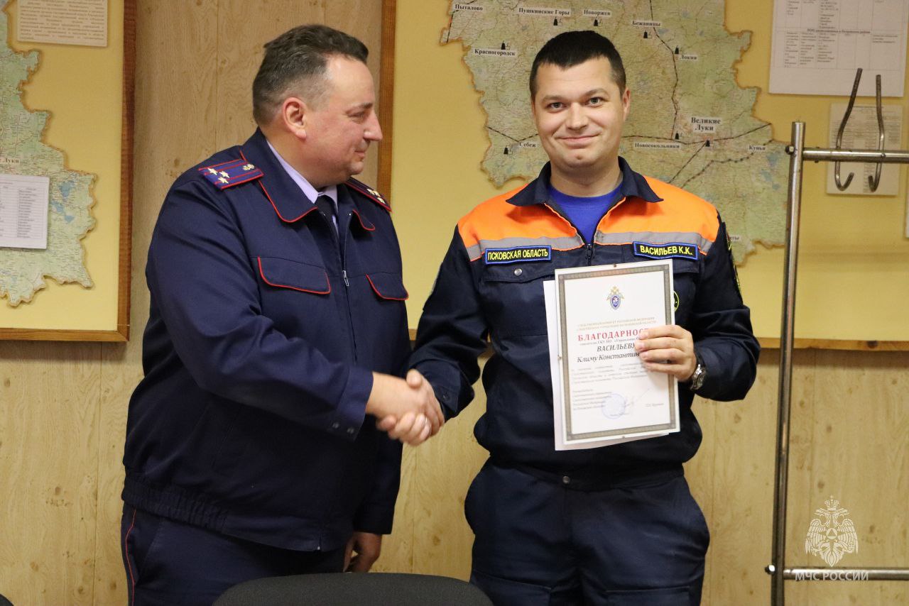 Объявлена благодарность!. Сегодня сотрудникам аварийно-спасательной службы Псковской области были вручены благодарности от имени руководителя следственного управления Следственного комитета РФ по Псковской области Объявлена благодарность!. Сегодня сотрудникам аварийно-спасательной службы Псковской области были вручены благодарности от имени руководителя следственного управления Следственного комитета РФ по Псковской области