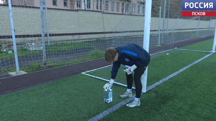 Футбольный клуб "Псков" совместно со стадионом "Машиностроитель" проводит экологический месяц Футбольный клуб "Псков" совместно со стадионом "Машиностроитель" проводит экологический месяц
