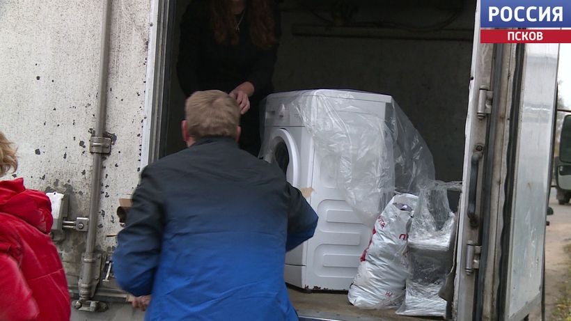 Сегодня в зону СВО к нашим военнослужащим отправился очередной груз из Идрицы Сегодня в зону СВО к нашим военнослужащим отправился очередной груз из Идрицы