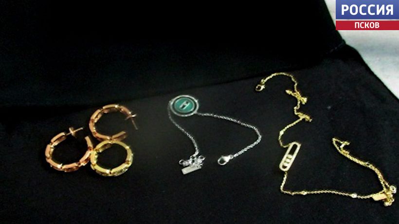 Псковские таможенники пресекли ввоз в нашу страну незадекларированных ювелирных изделий стоимостью в полтора миллиона рублей Псковские таможенники пресекли ввоз в нашу страну незадекларированных ювелирных изделий стоимостью в полтора миллиона рублей