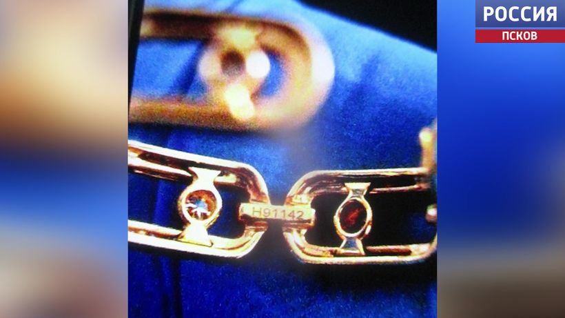 Псковские таможенники пресекли ввоз в нашу страну незадекларированных ювелирных изделий стоимостью в полтора миллиона рублей Псковские таможенники пресекли ввоз в нашу страну незадекларированных ювелирных изделий стоимостью в полтора миллиона рублей