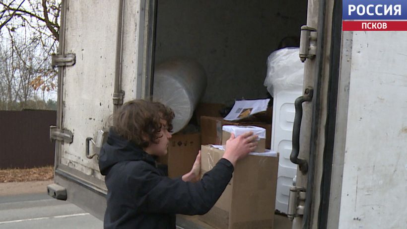 Сегодня в зону СВО к нашим военнослужащим отправился очередной груз из Идрицы Сегодня в зону СВО к нашим военнослужащим отправился очередной груз из Идрицы