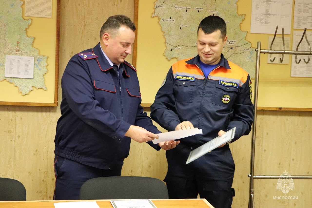 Объявлена благодарность!. Сегодня сотрудникам аварийно-спасательной службы Псковской области были вручены благодарности от имени руководителя следственного управления Следственного комитета РФ по Псковской области Объявлена благодарность!. Сегодня сотрудникам аварийно-спасательной службы Псковской области были вручены благодарности от имени руководителя следственного управления Следственного комитета РФ по Псковской области