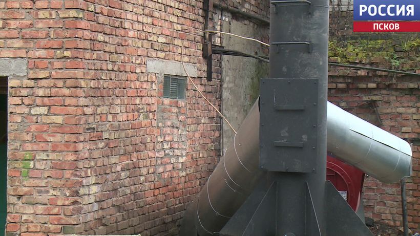 В новоржевской деревне Выбор завершаются работы по замене дымовой трубы на местной котельной В новоржевской деревне Выбор завершаются работы по замене дымовой трубы на местной котельной