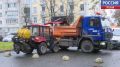Больше половины центральных улиц Пскова убраны от опавшей листвы