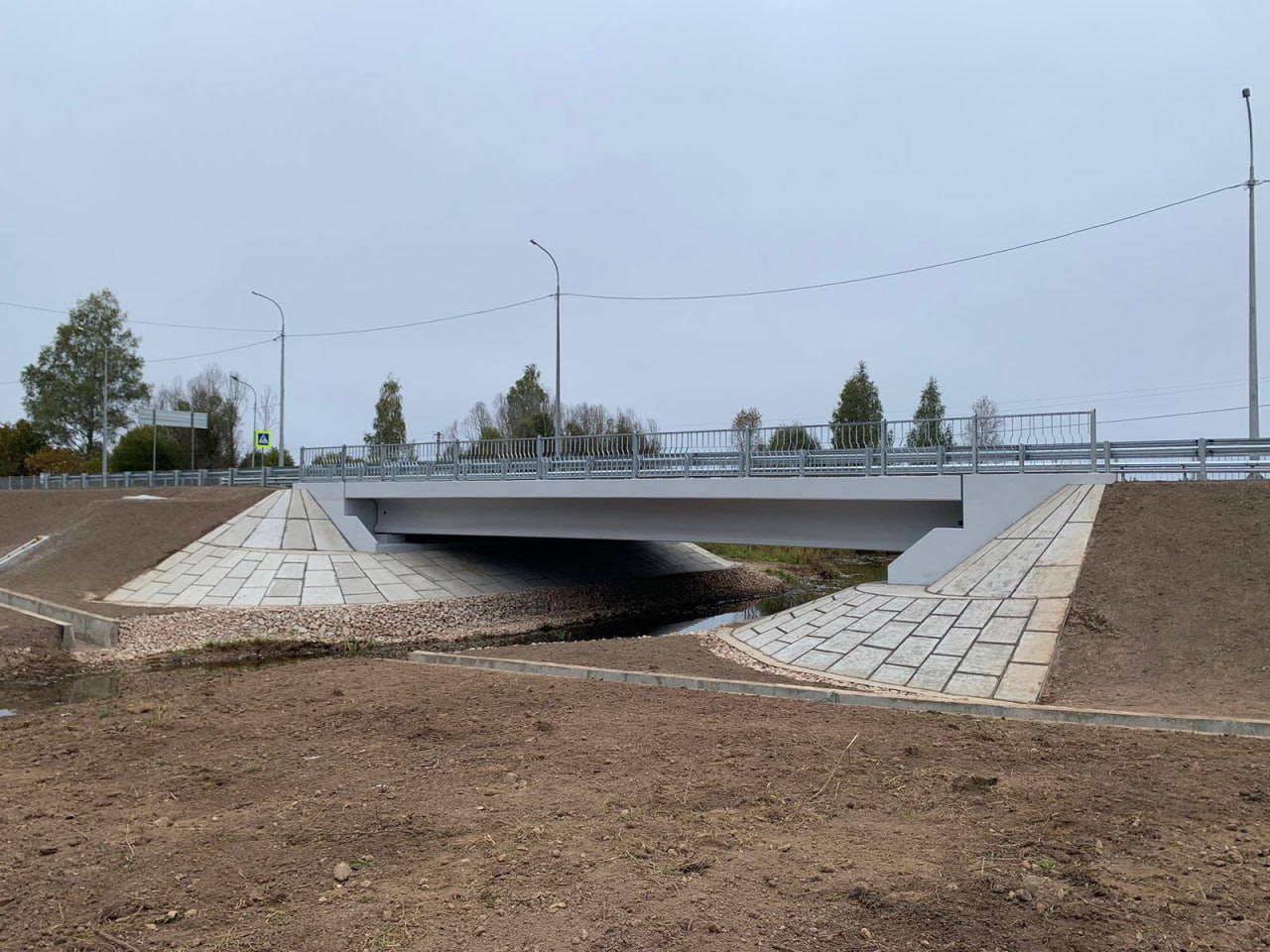 Мост через реку Романовка обновили