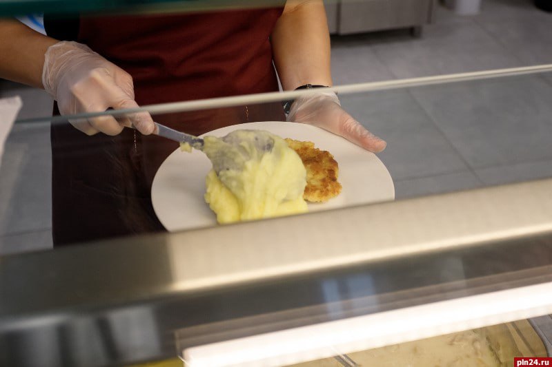 Мечта о пяти котлетах. Не бывать в школьных столовых шведскому столу – выстроить таким образом систему питания накануне предложили в Госдуме