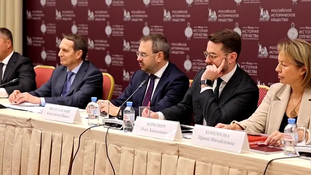 Губернатор Михаил Ведерников в Москве принял участие в круглом столе «Малые города России» под руководством председателя Российского исторического общества Сергея Нарышкина