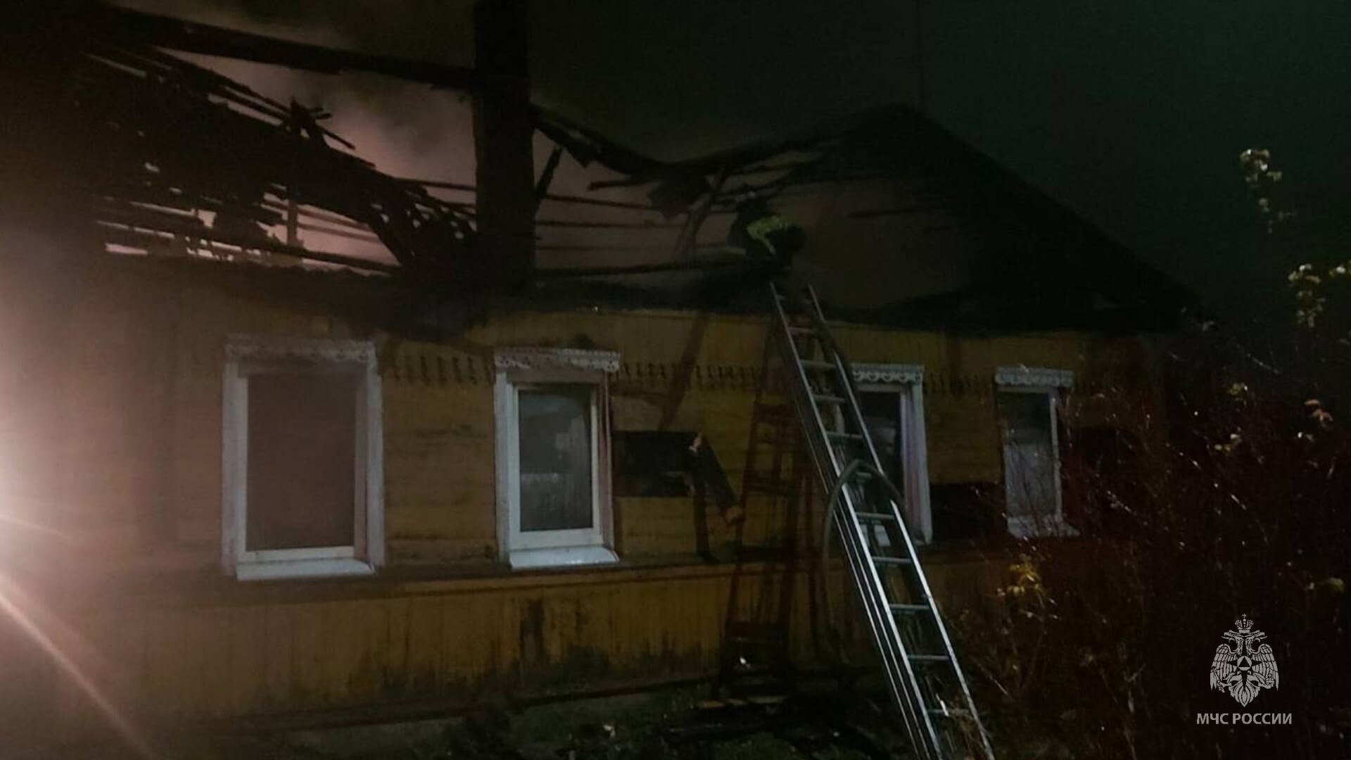 #ОперативноЗаСутки. За минувшие сутки пожарные подразделения Псковской области реагировали на два техногенных пожара, возможной причиной которых стало короткое замыкание электропроводки #ОперативноЗаСутки. За минувшие сутки пожарные подразделения Псковской области реагировали на два техногенных пожара, возможной причиной которых стало короткое замыкание электропроводки