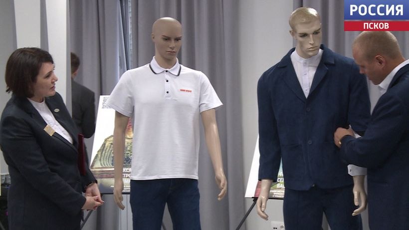 Два комплекта адаптивной одежды сегодня вручили псковским ветеранам специальной военной операции от фонда "Защитники Отечества" Два комплекта адаптивной одежды сегодня вручили псковским ветеранам специальной военной операции от фонда "Защитники Отечества"