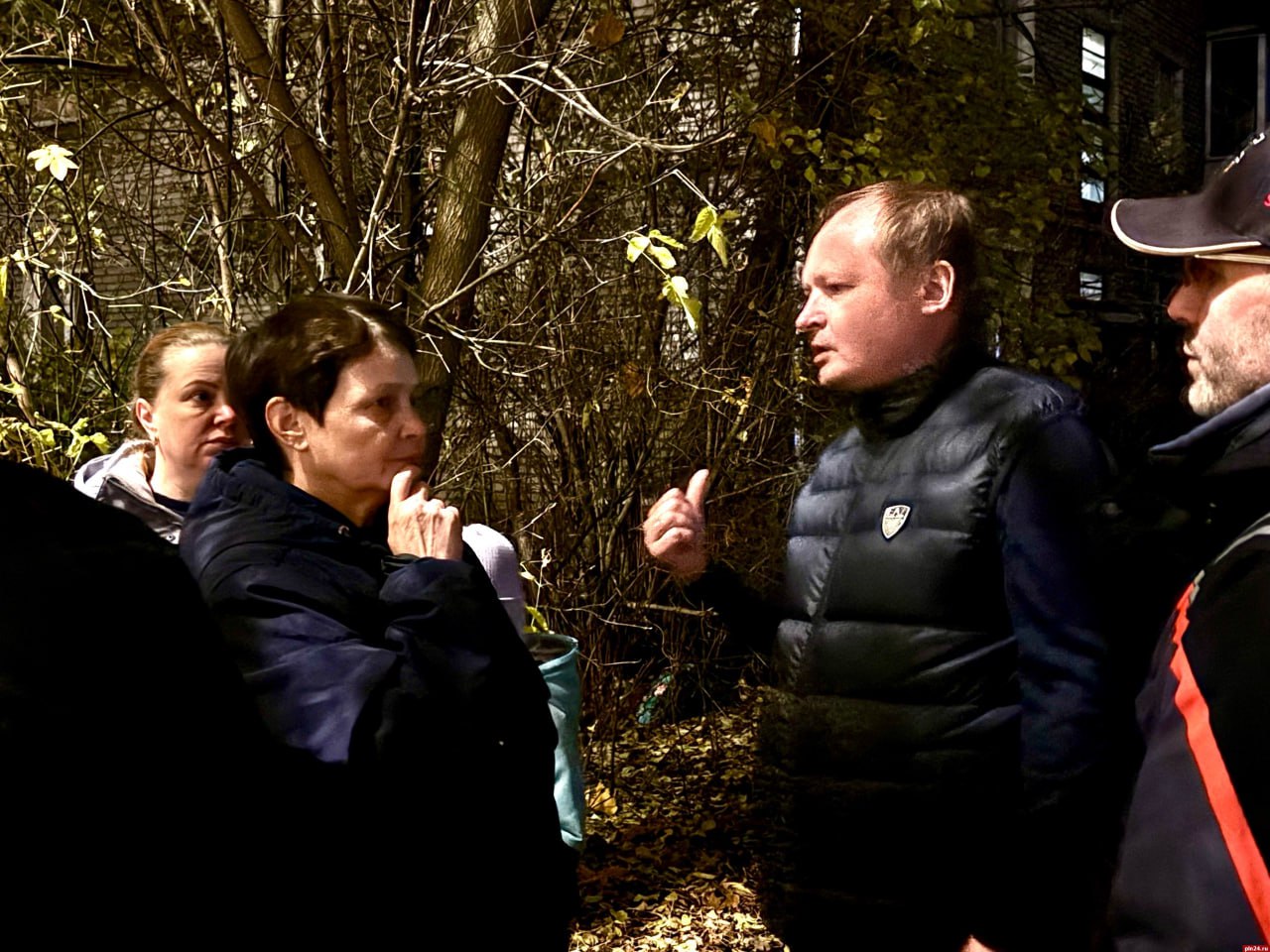 Депутат Псковской гордумы по округу №3 Антон Мороз обсудил с жителями дома №33 на Октябрьском проспекте создание ТОС Депутат Псковской гордумы по округу №3 Антон Мороз обсудил с жителями дома №33 на Октябрьском проспекте создание ТОС