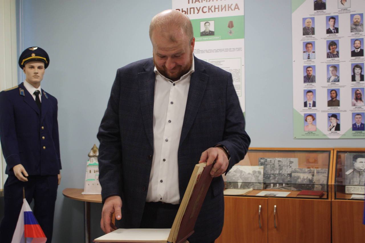 Елкин Борис: От всего сердца поздравил наш Естественно-математический лицей с 50-летним юбилеем! Елкин Борис: От всего сердца поздравил наш Естественно-математический лицей с 50-летним юбилеем!