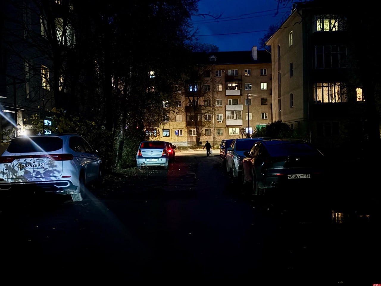 Депутат Псковской гордумы по округу №3 Антон Мороз обсудил с жителями дома №33 на Октябрьском проспекте создание ТОС Депутат Псковской гордумы по округу №3 Антон Мороз обсудил с жителями дома №33 на Октябрьском проспекте создание ТОС