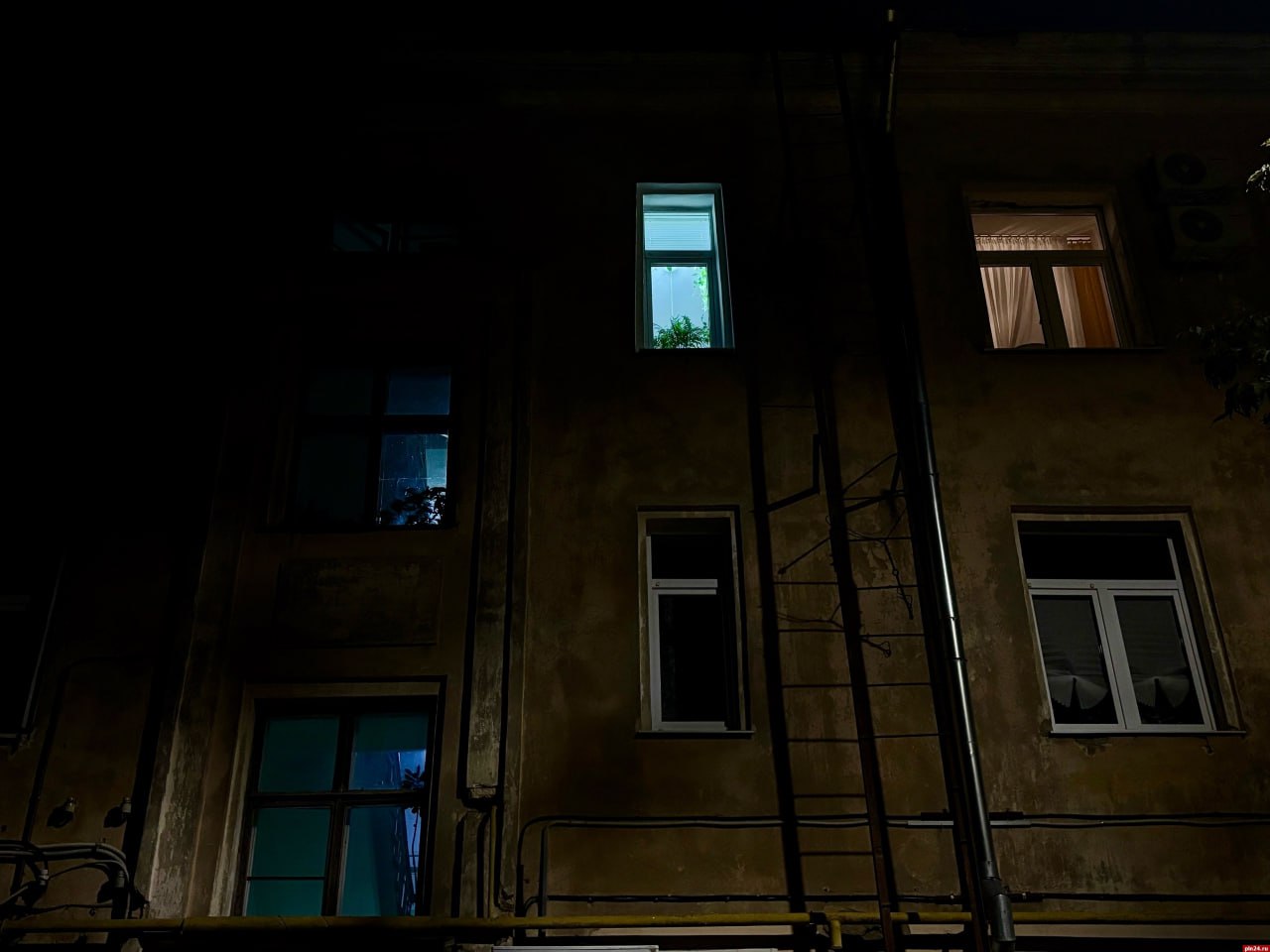 Депутат Псковской гордумы по округу №3 Антон Мороз обсудил с жителями дома №33 на Октябрьском проспекте создание ТОС Депутат Псковской гордумы по округу №3 Антон Мороз обсудил с жителями дома №33 на Октябрьском проспекте создание ТОС