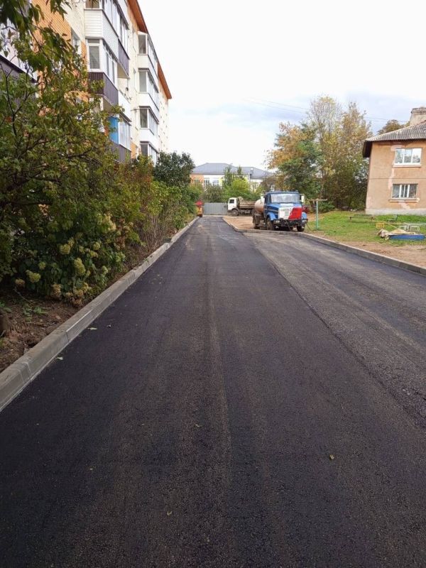 Масштабное обновление. В Великих Луках завершен ремонт 17 дворовых территорий