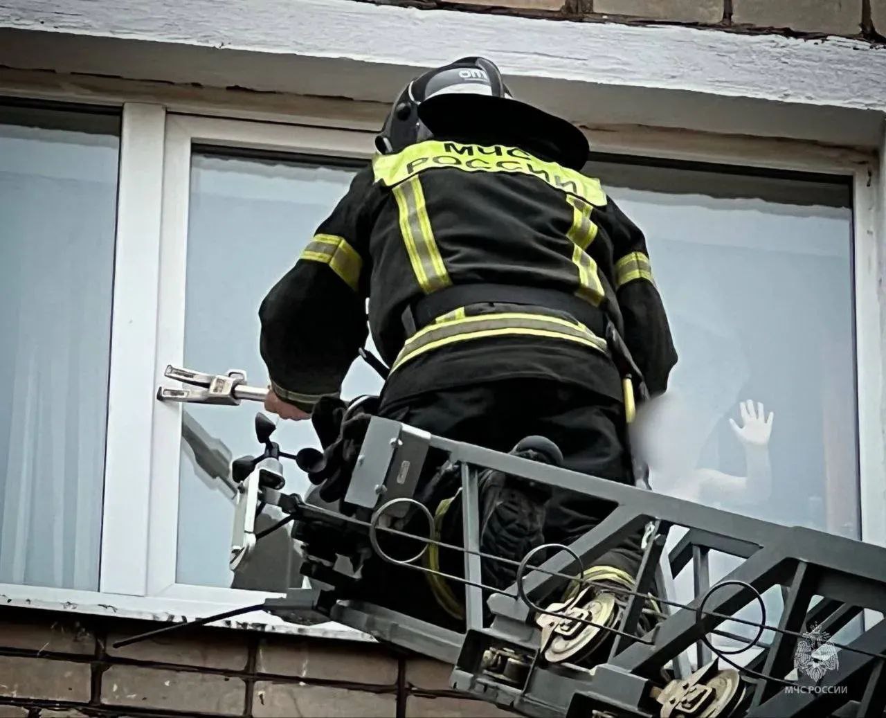 Мама оказалась по ту сторону двери Мама оказалась по ту сторону двери