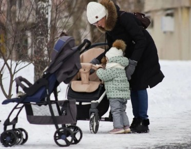 В Госдуме предложили ввести «зарплату» для родителей, воспитывающих детей дома
