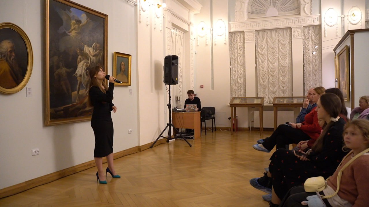 Сразу несколько тематических экскурсий организовали в Псковском музее-заповеднике в "Ночь искусств" Сразу несколько тематических экскурсий организовали в Псковском музее-заповеднике в "Ночь искусств"