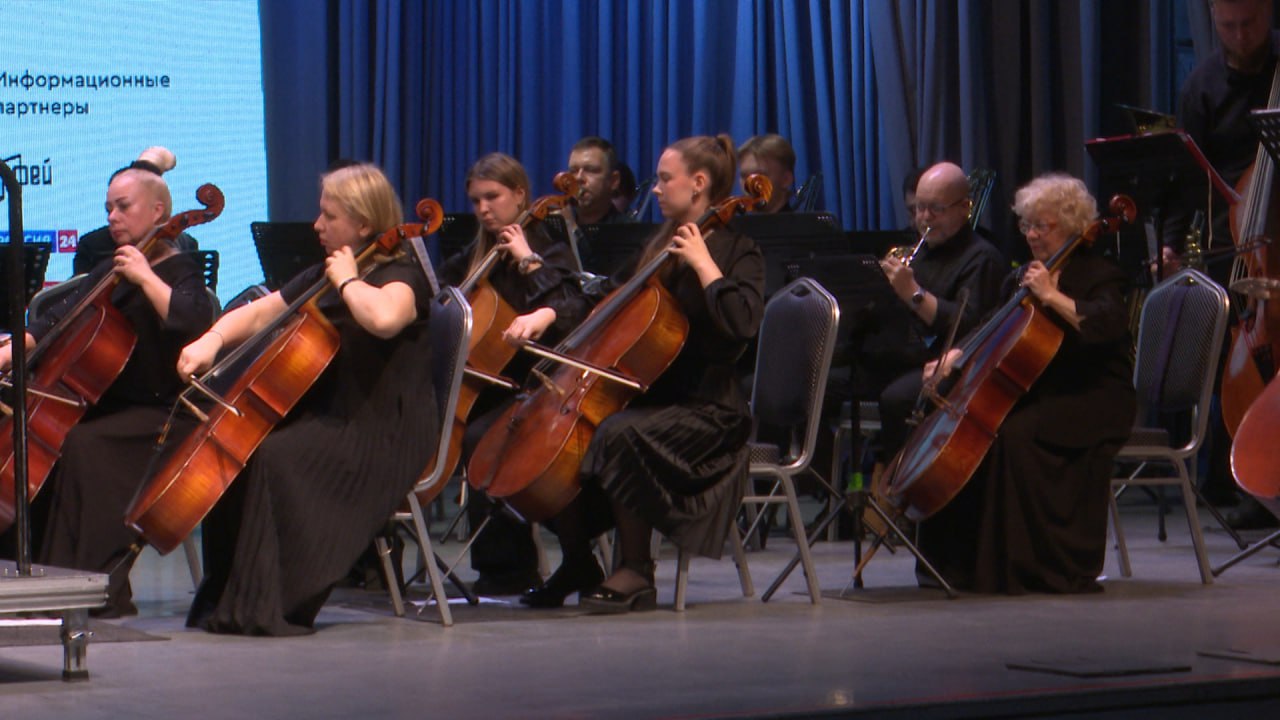 Грандиозным музыкальным событием открылся вчера 82-й филармонический сезон Грандиозным музыкальным событием открылся вчера 82-й филармонический сезон