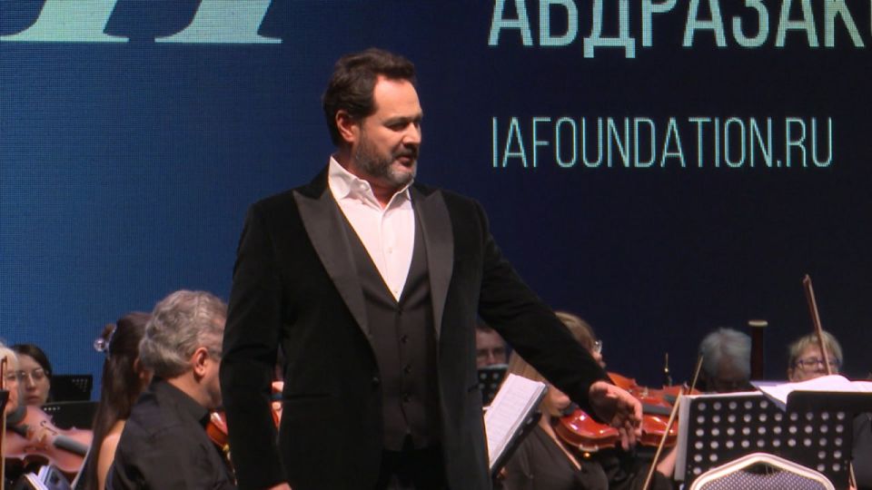 Грандиозным музыкальным событием открылся вчера 82-й филармонический сезон Грандиозным музыкальным событием открылся вчера 82-й филармонический сезон