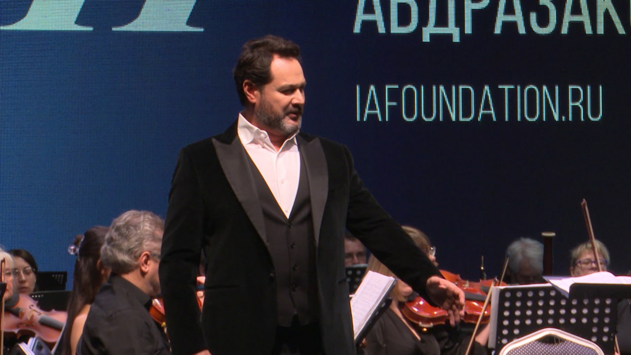 Грандиозным музыкальным событием открылся вчера 82-й филармонический сезон Грандиозным музыкальным событием открылся вчера 82-й филармонический сезон