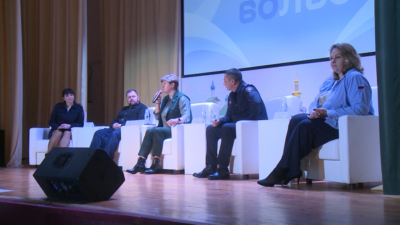 Сегодня в Печорах на базе образовательного историко-культурного паломнического центра "Истоки" стартовал очередной молодежный форум "Доброволье 60" Сегодня в Печорах на базе образовательного историко-культурного паломнического центра "Истоки" стартовал очередной молодежный форум "Доброволье 60"