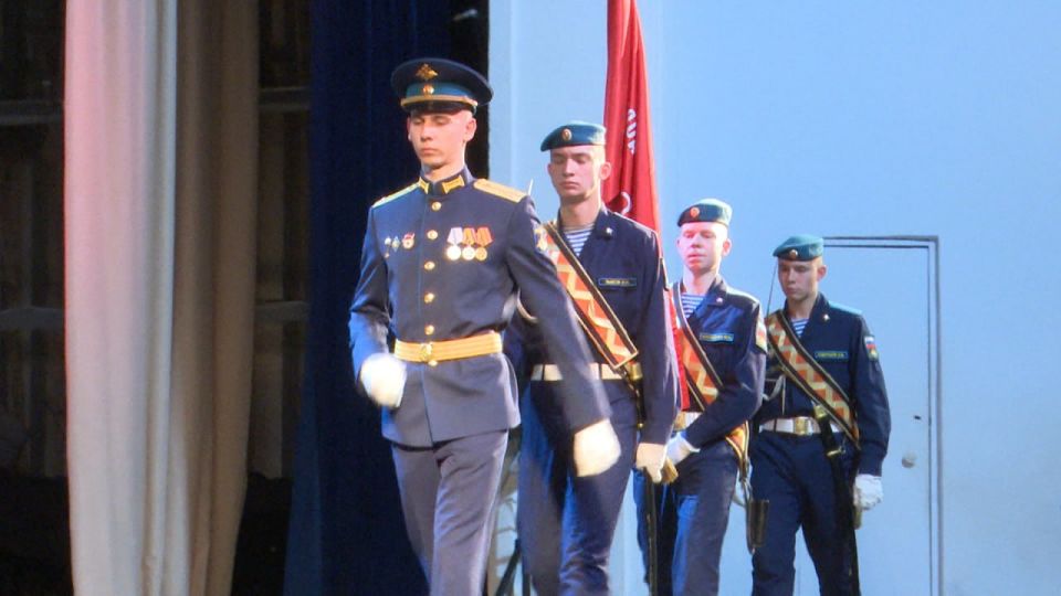 Псков передал Республике Коми копию Знамени Победы в рамках всероссийской акции Псков передал Республике Коми копию Знамени Победы в рамках всероссийской акции